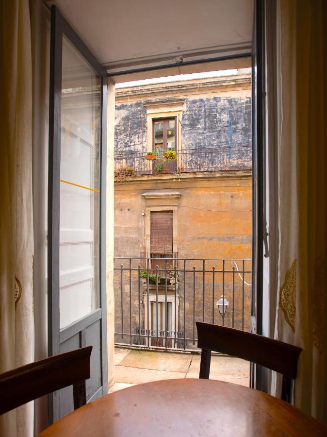Dimora Pacini Apartment Catania Bagian luar foto